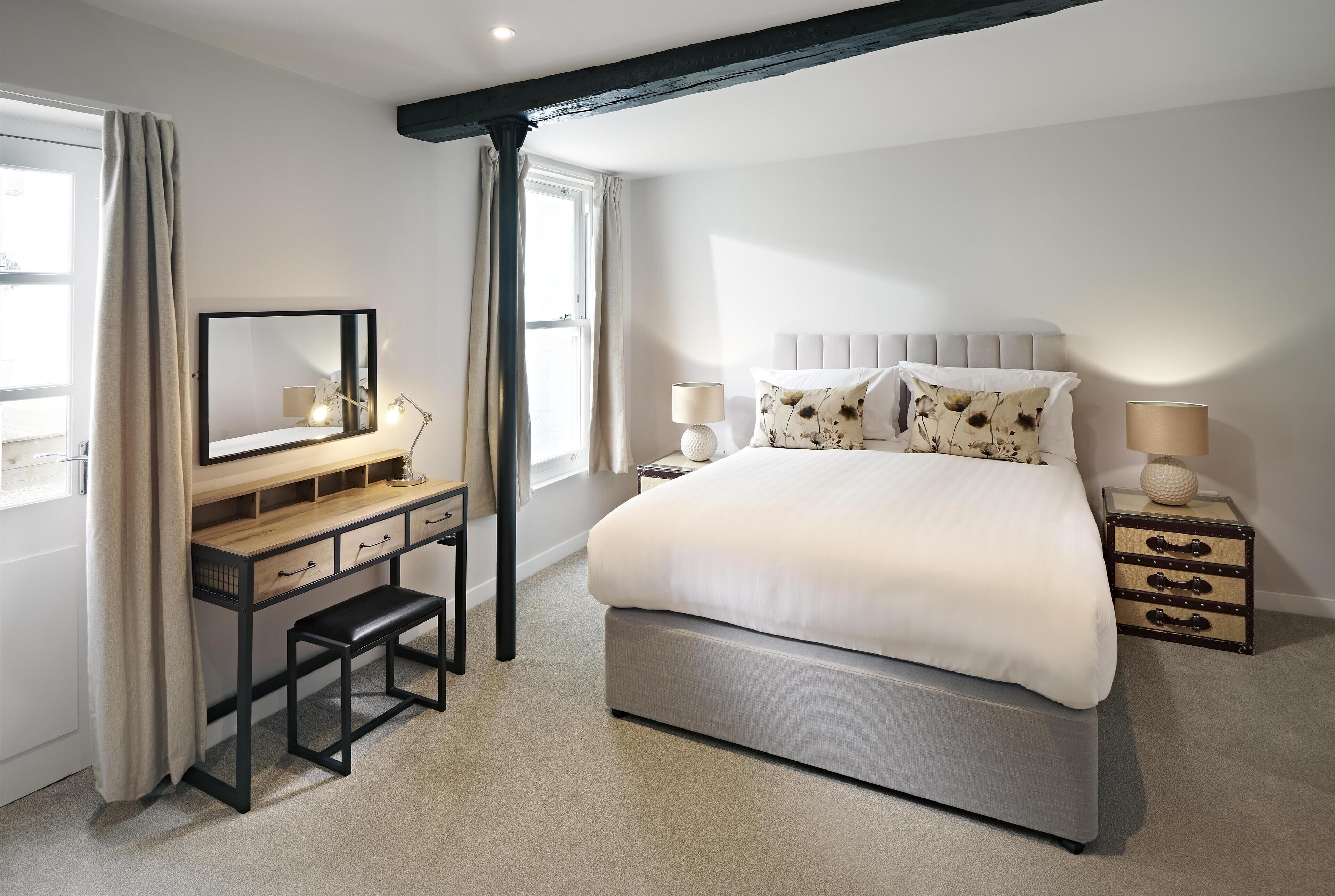 Ropa de cama hipoalergénica y escritorio 