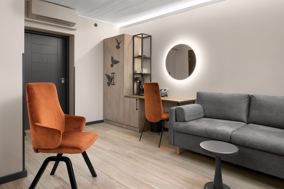 family room | 1 bedroom, hypo-allergenic bedding, individually decorated