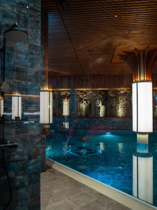 Couples treatment rooms, sauna, hot tub, steam room, body treatments