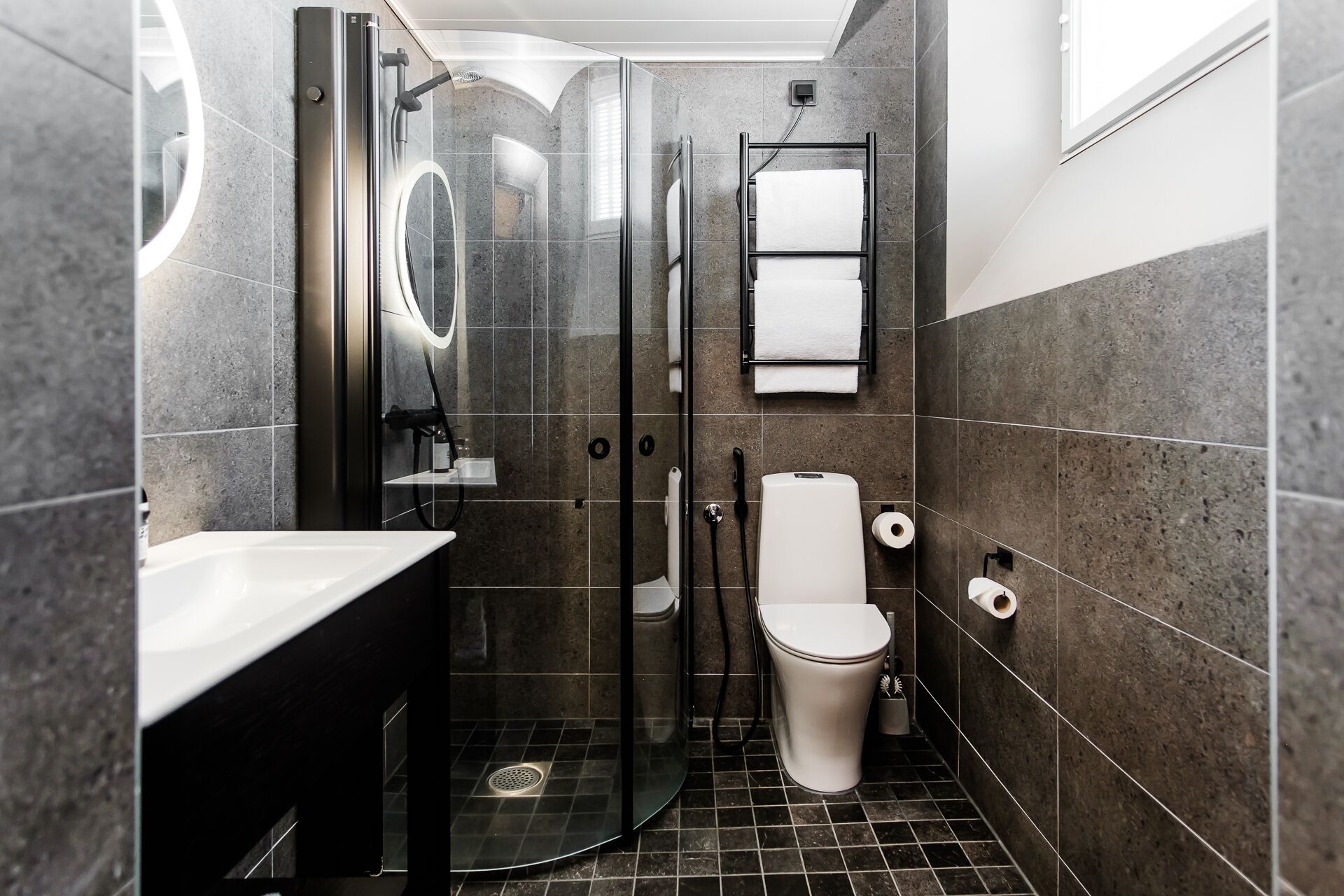 standard single room | bathroom | free toiletries, hair dryer, towels, soap