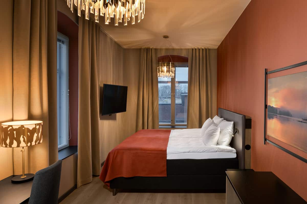 Suite | 1 bedroom, hypo-allergenic bedding, individually decorated