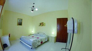 Deluxe Triple Room | Desk, laptop workspace, WiFi (free), bed sheets - La Collina (Santa Paolina)