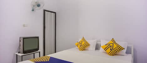 Camera doppia | Una scrivania, Wi-Fi gratuito, lenzuola