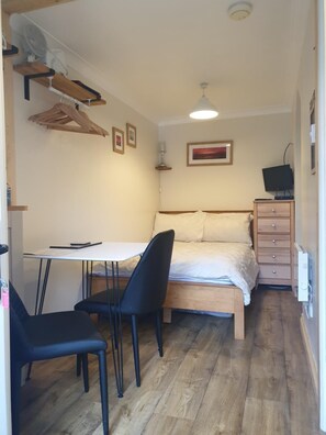 Desk, soundproofing, iron/ironing board, free WiFi