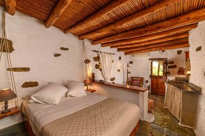 Egyptian cotton sheets, premium bedding, in-room safe - Natura cottages (Sitia)