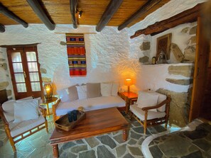 Lithospito family cottage with private garden | Living area