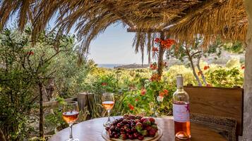 Traditional Cottage, Sea View (Harmony) | Vue sur la plage/lâocĂ©an