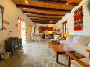 Lithospito family cottage with private garden | Living area