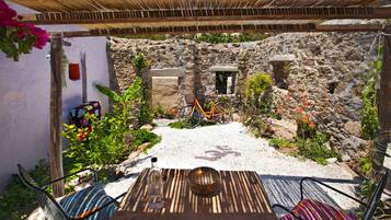 Bamboo cottage traditional studio with private garden | Hiên