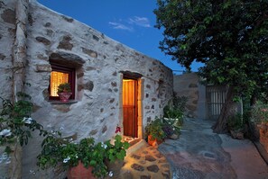 CHAROUPIA traditional studio with shared garden | Vue de la chambre