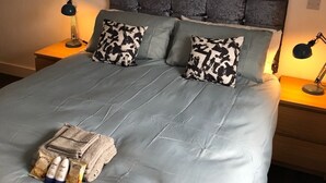 2 habitaciones, ropa de cama de alta calidad y escritorio 