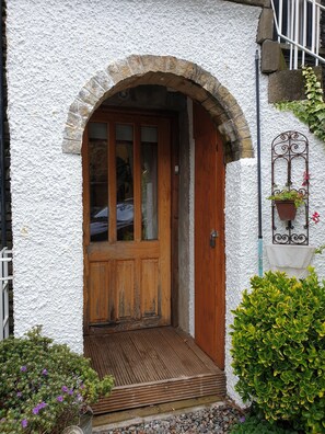 Property entrance - Lyndale Apartment (Windermere)