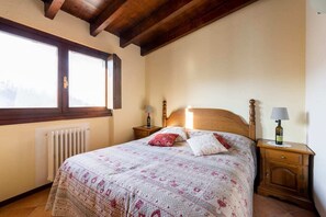 1 bedroom, desk, iron/ironing board, travel cot