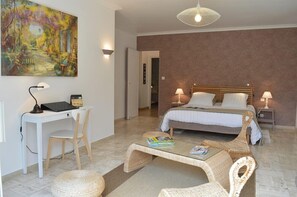 Familie suite | Luxe beddengoed, een bureau, geluiddichte muren, extra bedden (toeslag)