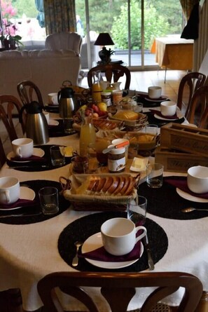 Free daily continental breakfast