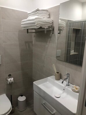 ห้องดีลักซ์ (Cactus) | อ่างล้างมือ