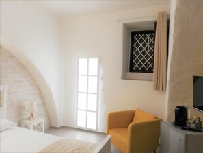 Comfort Room (Lemon) | Premium bedding, down comforters, individually furnished, soundproofing - Dg Sicily (Catania)
