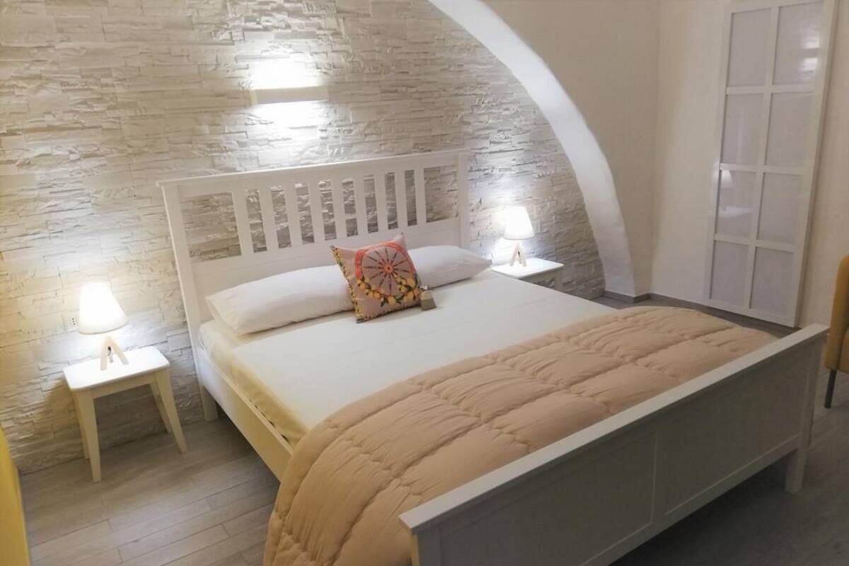 Comfort Room (Lemon) | Premium bedding, down comforters, soundproofing, WiFi (free)