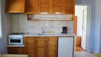 Mini-Kühlschrank, Hochstuhl, Gefrierschrank, Eiswürfelbereiter