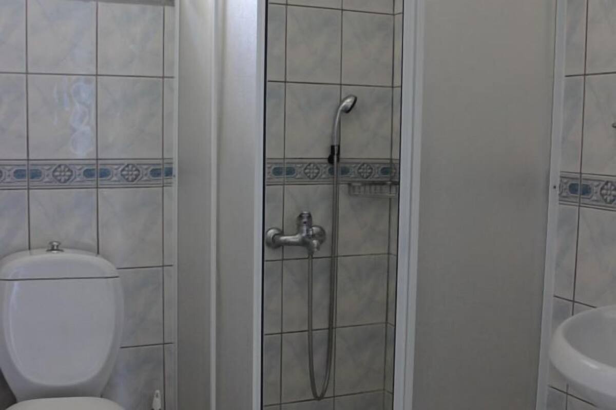 Bagno | Doccia, soffione a pioggia, asciugacapelli, asciugamani