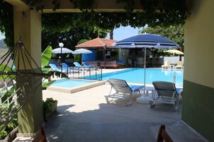 Comfort Villa | Terrace/patio