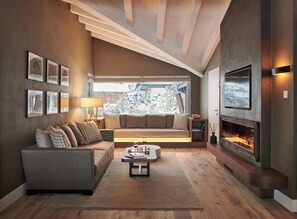Suite | Living area | 70-cm flat-screen TV with cable channels, TV, heated floors - SCHLOSS Zermatt - CBD & Adaptogenic Spa and Sport Hotel (Zermatt)