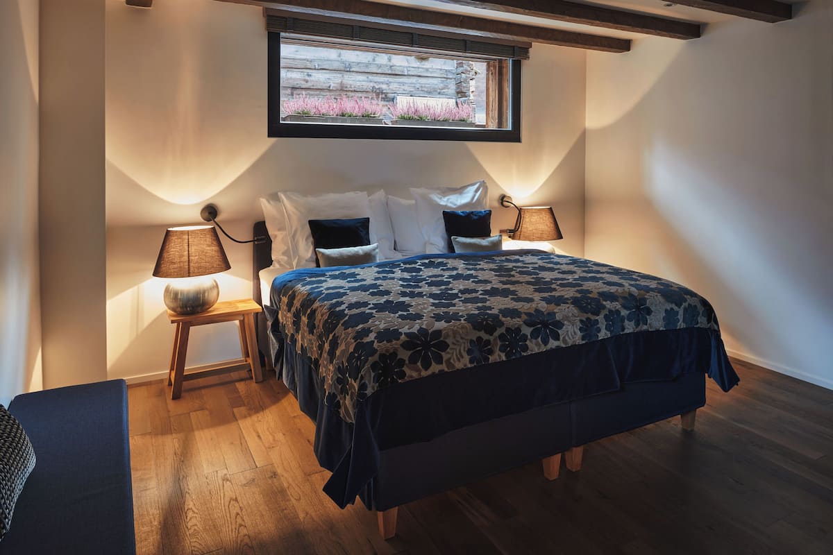 Cottage | เครื่องนอนป้องกันสารก่อภูมิแพ้, มินิบาร์, ตู้นิรภัยในห้องพัก, โต๊ะทำงาน