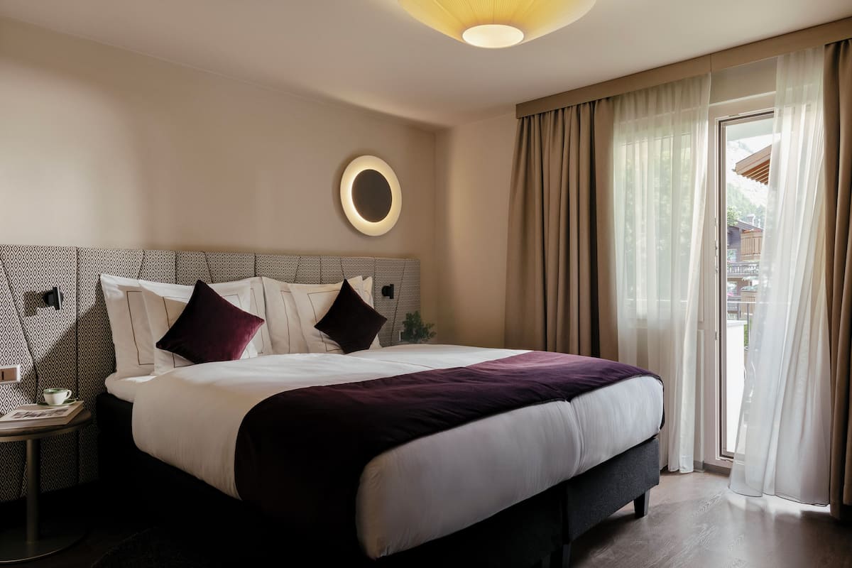 1 bedroom, hypo-allergenic bedding, minibar, in-room safe