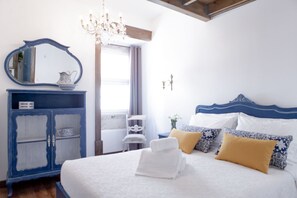 1 bedroom, desk, iron/ironing board, WiFi - Zof's Cafofos, Sunny Duplex (Setúbal)