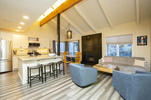 TV, fireplace, stereo - Experience the best of Ketchum-living in a newly remodeled mountain modern condo (Ketchum)