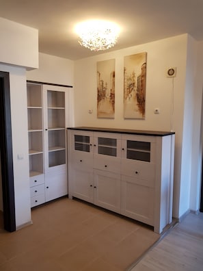 Luxury Apartment | Living area | 35-inch plasma TV with cable channels, TV - Vintegra Family Hotel (Burgas)