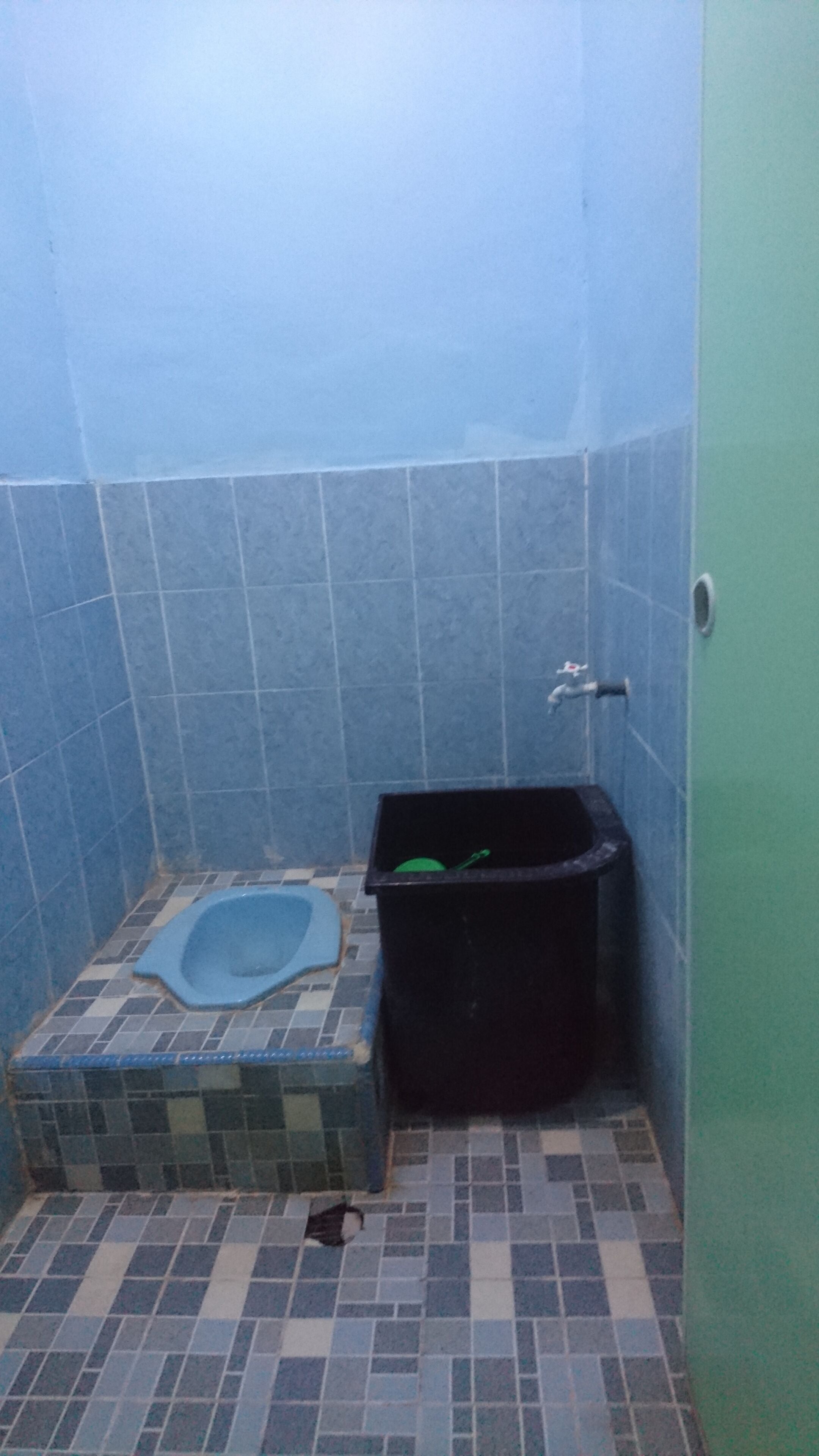 淋浴设施、大花洒淋浴喷头、免费洗浴用品、毛巾