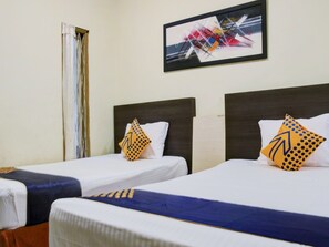 Basic Twin Room | Desk, free WiFi - SPOT ON 2375 Faris Homestay (Makassar)