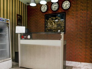 Reception - SPOT ON 2375 Faris Homestay (Makassar)