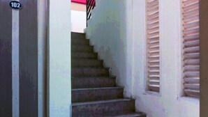 A staircase leading to a door marked with the number 102. - SPOT ON 2375 Faris Homestay (Makassar)
