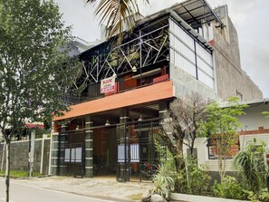 Exterior - SPOT ON 2375 Faris Homestay (Makassar)