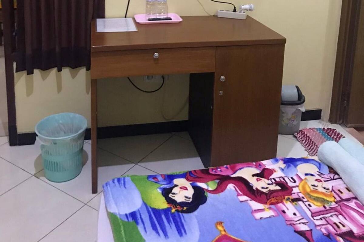 Free WiFi, bed sheets