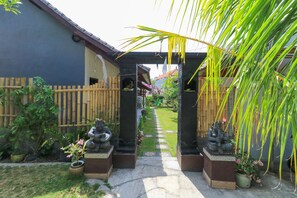 Exterior - Kompyang Rai Guest House (Canggu)