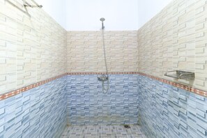 Standard Room | Bathroom | Shower, towels - Kompyang Rai Guest House (Canggu)