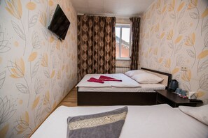 Standaard driepersoonskamer | Verduisterende gordijnen, een strijkplank/strijkijzer, gratis wifi