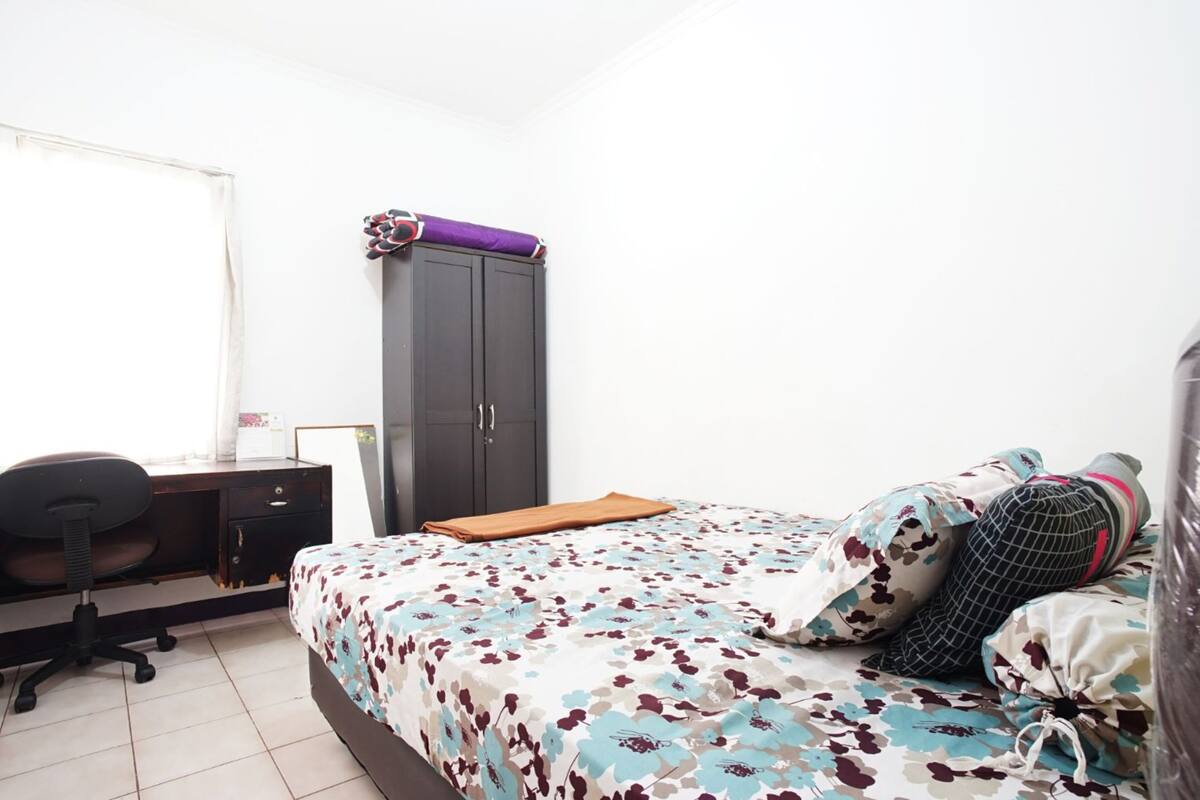 2 bedrooms, in-room safe, desk, iron/ironing board