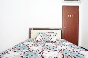 2 bedrooms, in-room safe, desk, iron/ironing board - Apartment Mediterania I (Jakarta)