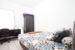 Appartamento Standard (2 Bedroom) | 2 camere, una cassaforte in camera, una scrivania, ferro/asse da stiro