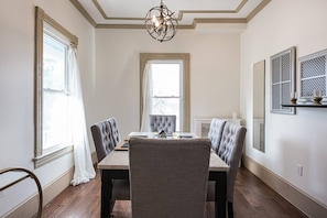 Dining - Elegant, King Bed, Privacy,  Free Parking (Washington)
