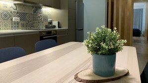 Kaffetrakter/tekoker, kjøleskap, mikrobølgeovn og ovn