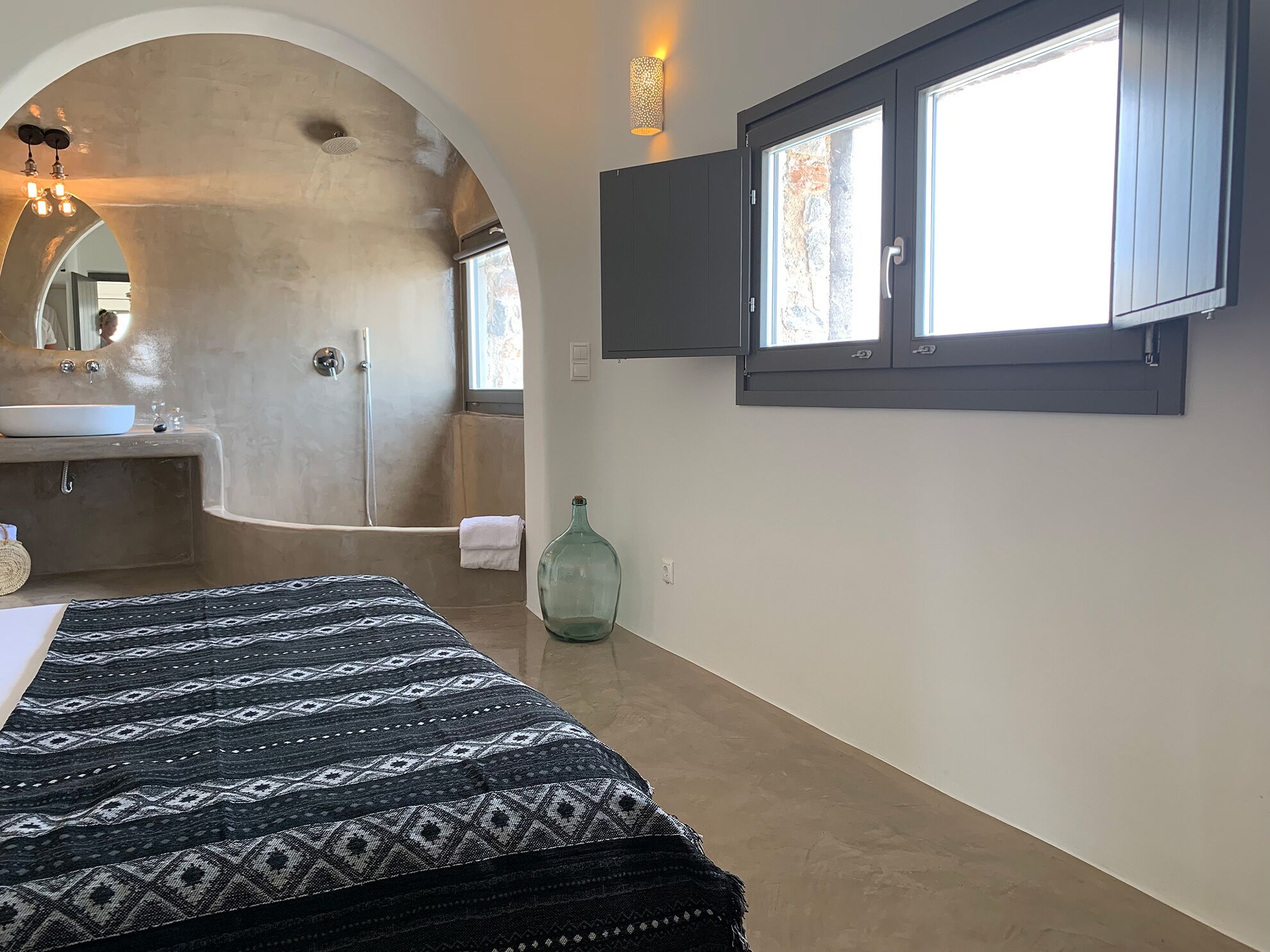 Deluxe Villa, 2 Bedrooms, Beachfront | 2 bedrooms, in-room safe, individually decorated, individually furnished