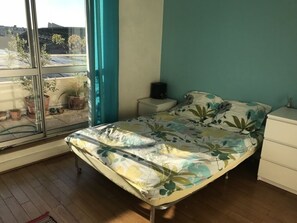 3 makuuhuonetta, silitysrauta/-lauta, Wi-Fi, vuodevaatteet