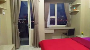 Margonda Residence 4 | 1 bedroom, desk, iron/ironing board (on request), WiFi (free) - Mareslim (Depok)