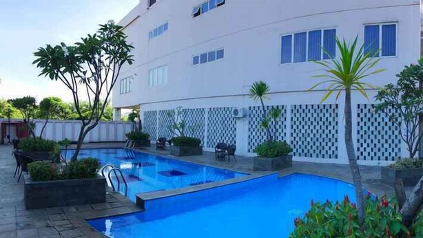 Outdoor pool - Mareslim (Depok)