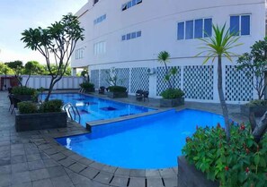 Outdoor pool - Mareslim (Depok)